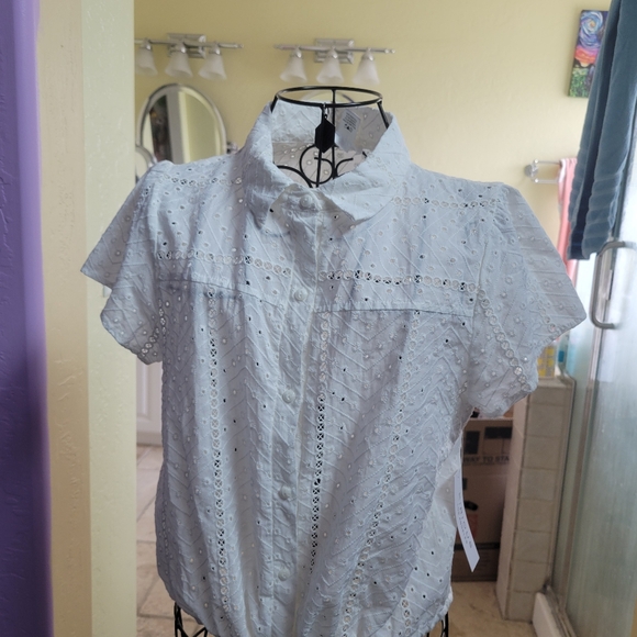 KIRIOUS boutique NWT Eyelet Top Blouse White Medium Crop - Picture 2 of 13